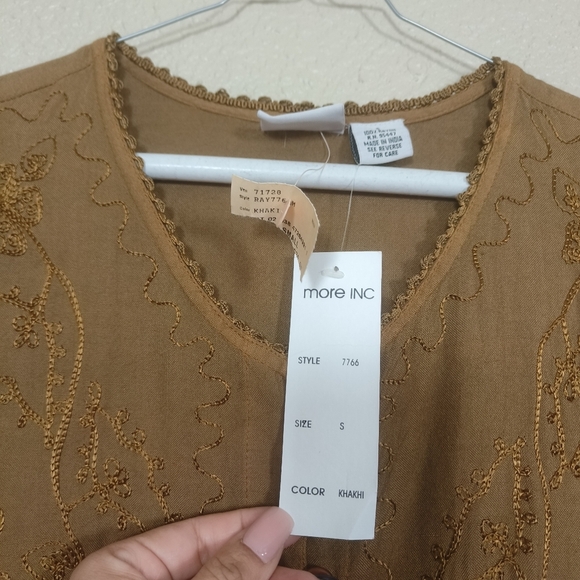 more by Lata Blouse Women Small Kakhy Floral Embroidered Button Romantic Edge Em - Picture 11 of 14